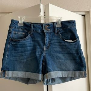 Cute jean shorts ✨